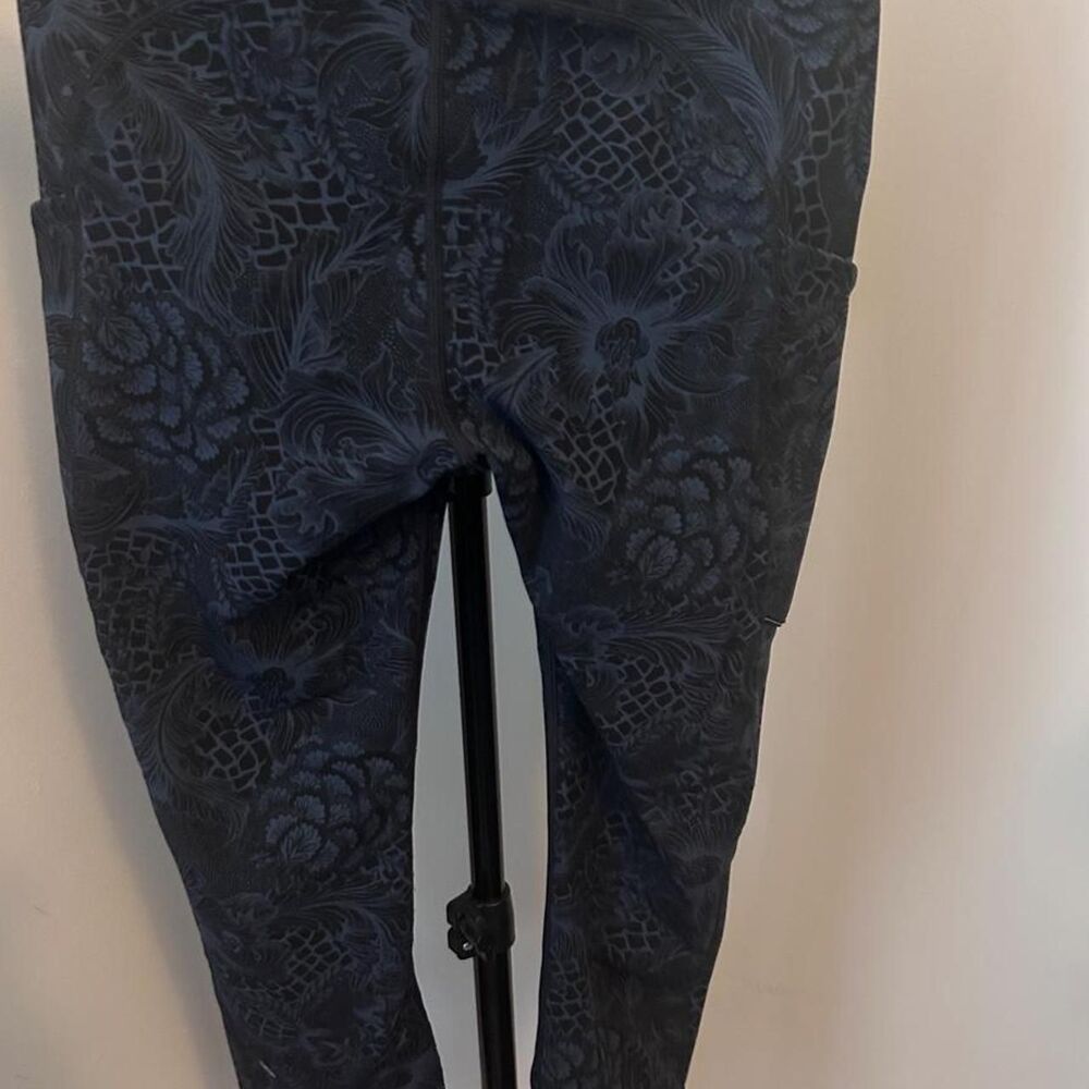 Lululemon Women's Black and Navy Leggings